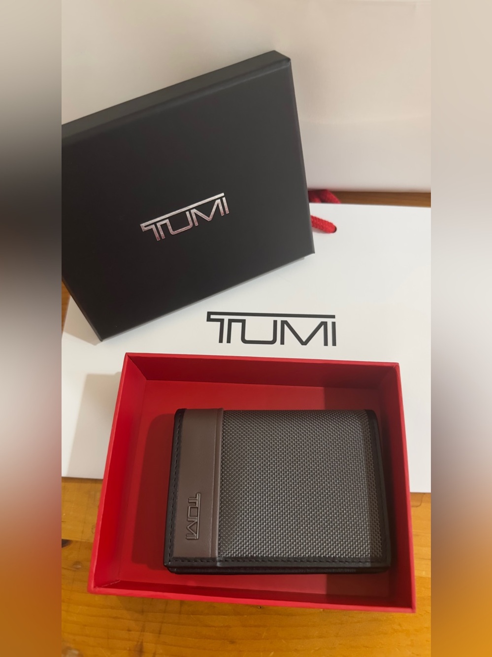 Brand New TUMI Gusseted Card Case